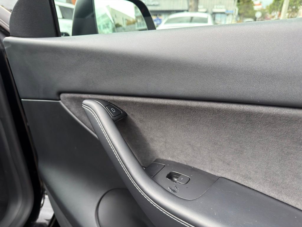 Used 2021 Tesla Model Y Performance image 25