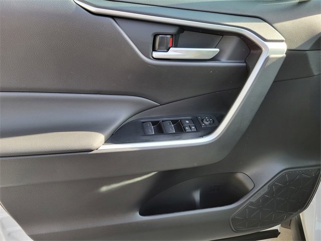 Used 2025 Toyota RAV4 XLE image 17