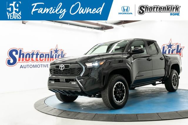 Used 2025 Toyota Tacoma TRD Off-Road AWD/4WD image 1