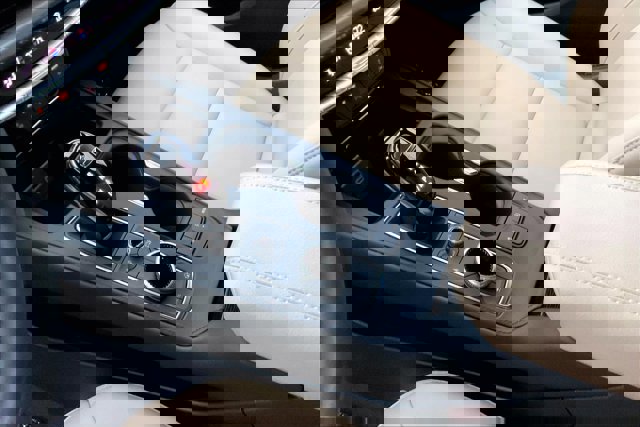 Used 2024 Cadillac XT4 Luxury w/ Cold Weather Package image 17