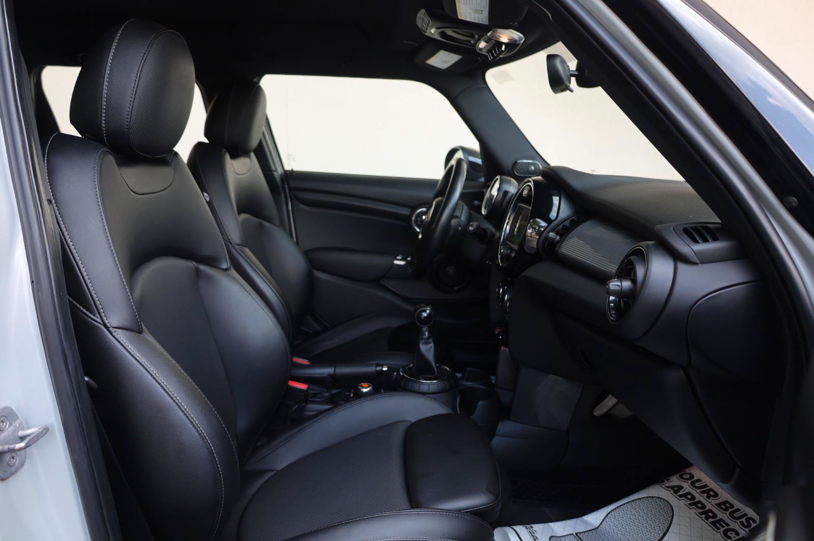 Used 2015 MINI Cooper 4-Door Hardtop FWD image 27