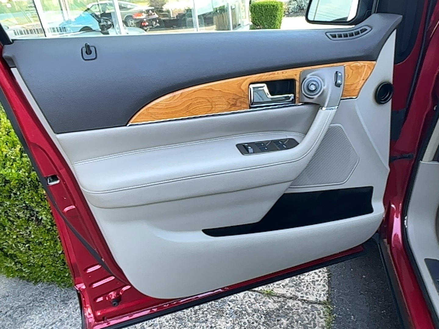 Used 2011 Lincoln MKX AWD w/ 102A Rapid Spec Order Code image 17