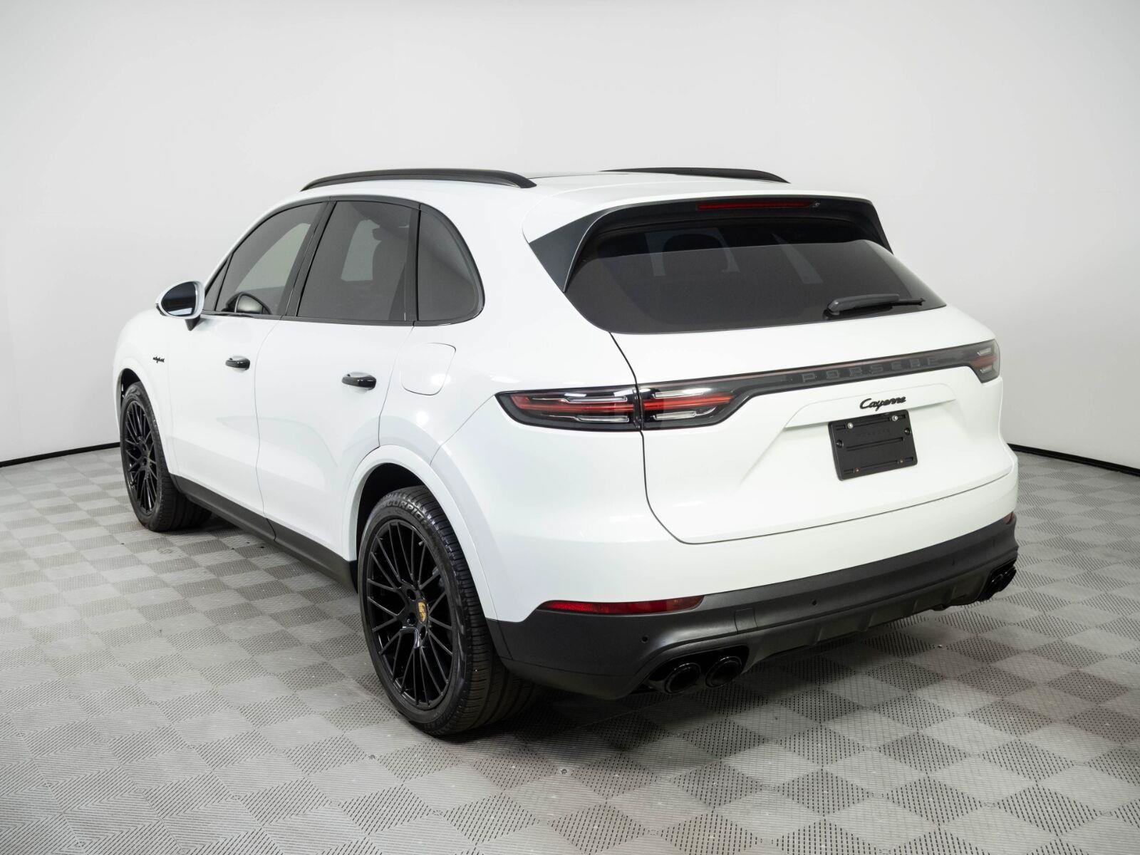 Certified 2023 Porsche Cayenne Platinum Edition AWD/4WD image 3