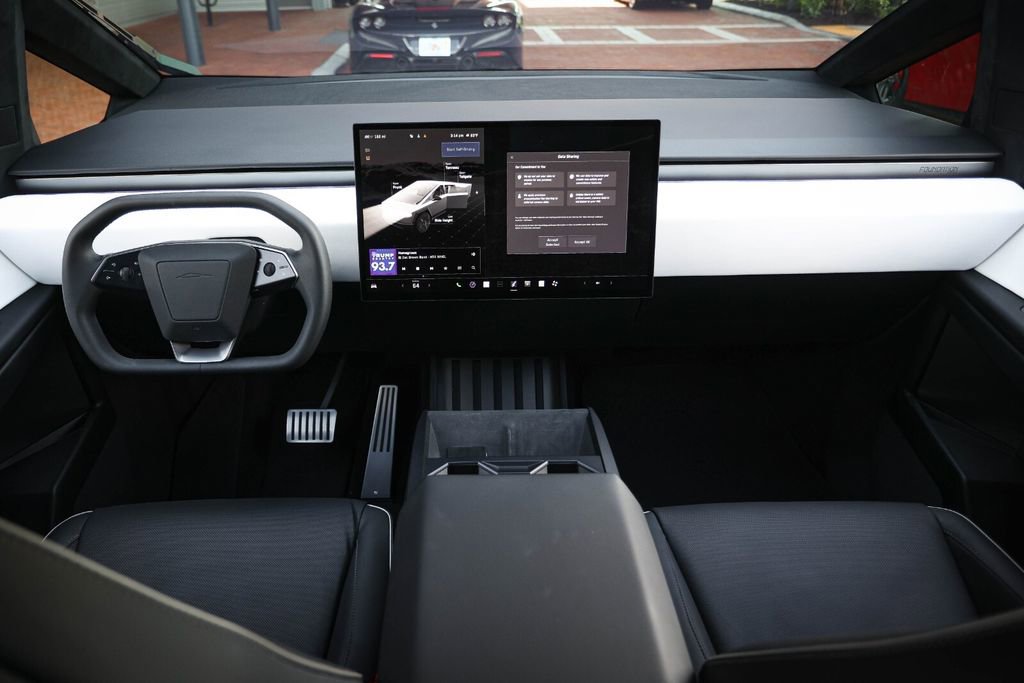 Used 2024 Tesla Cybertruck AWD Crew Cab image 41
