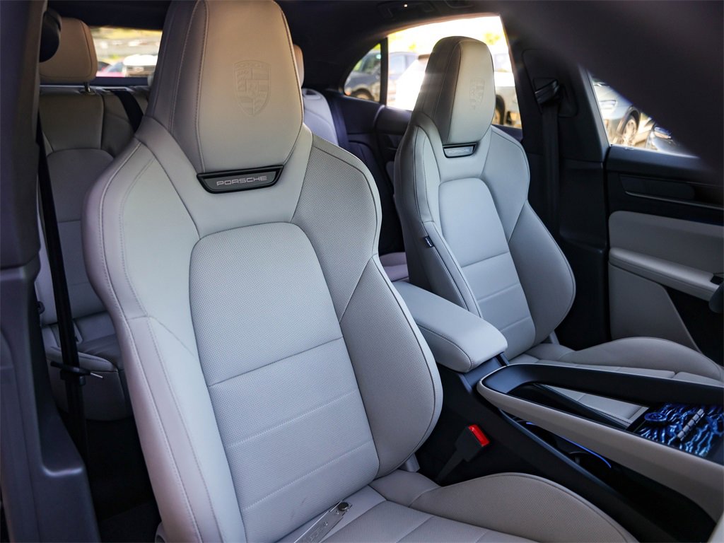 New 2025 Porsche Macan 4 Electric image 38