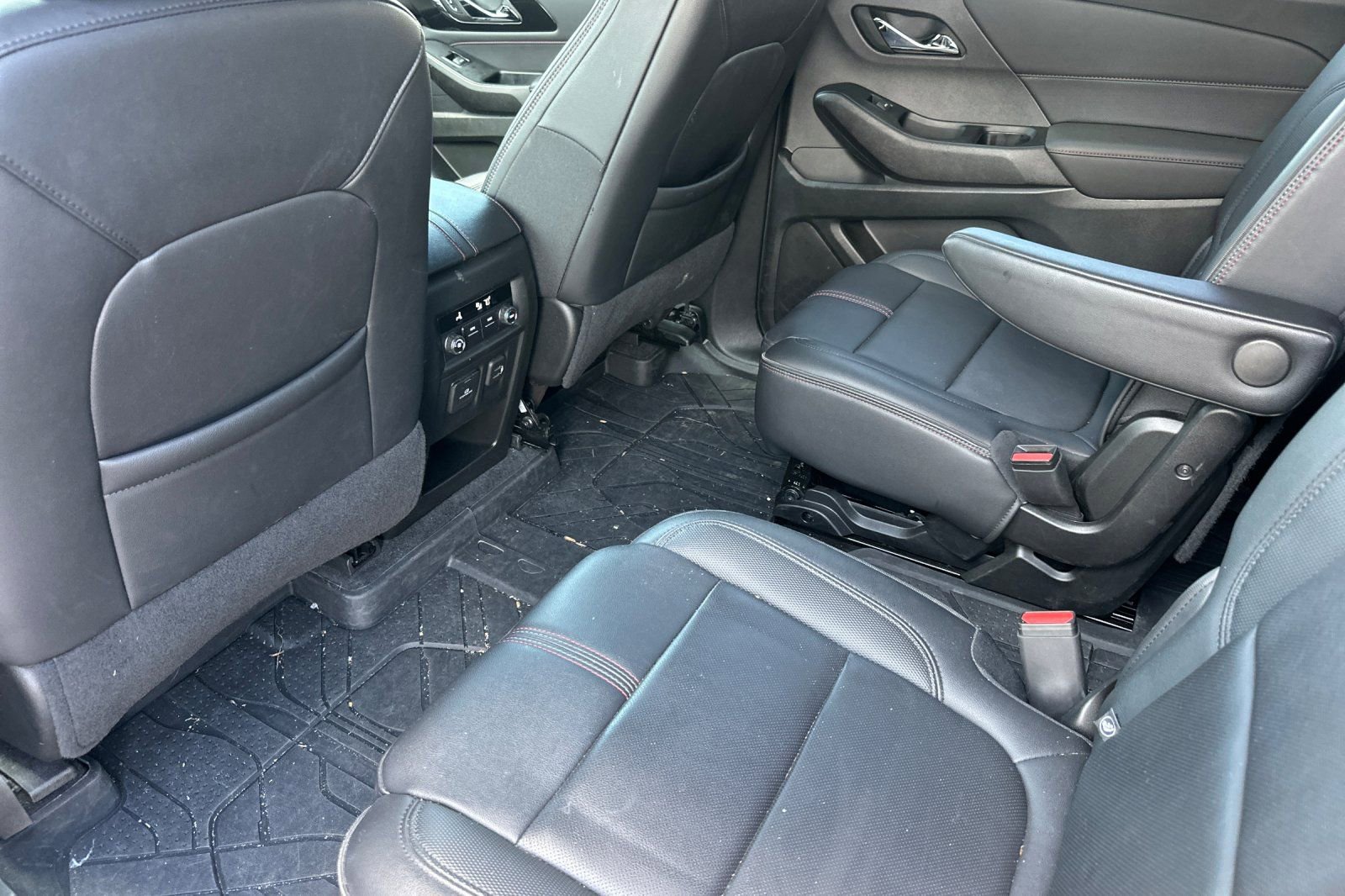 Used 2023 Chevrolet Traverse RS w/ LPO, Floor Liner Package AWD/4WD image 14