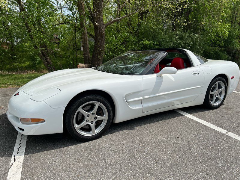 Used 2000 Chevrolet Corvette Coupe w/ Roof Pkg RWD image 57
