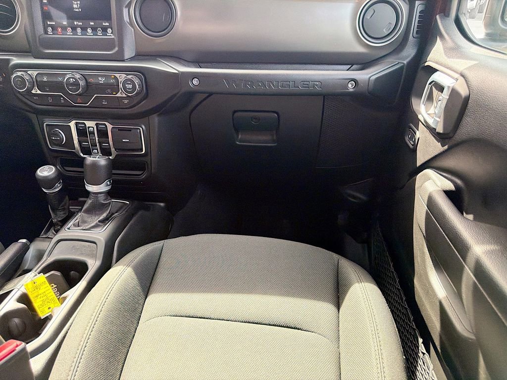 Used 2022 Jeep Wrangler Unlimited Sport image 17