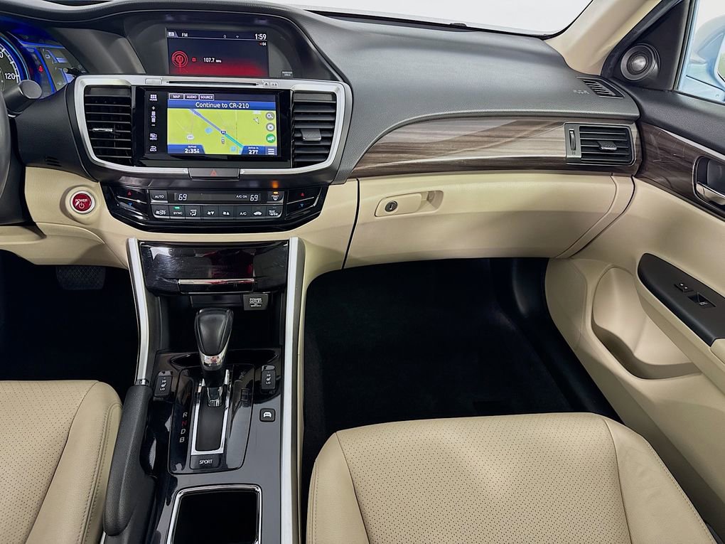 Used 2017 Honda Accord Touring image 28