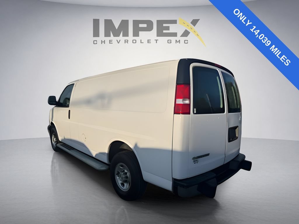 Used 2023 Chevrolet Express 2500 w/ Driver Convenience Package RWD image 3