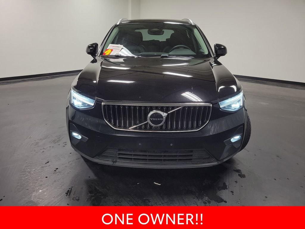 Used 2023 Volvo XC40 B5 Plus AWD/4WD image 3
