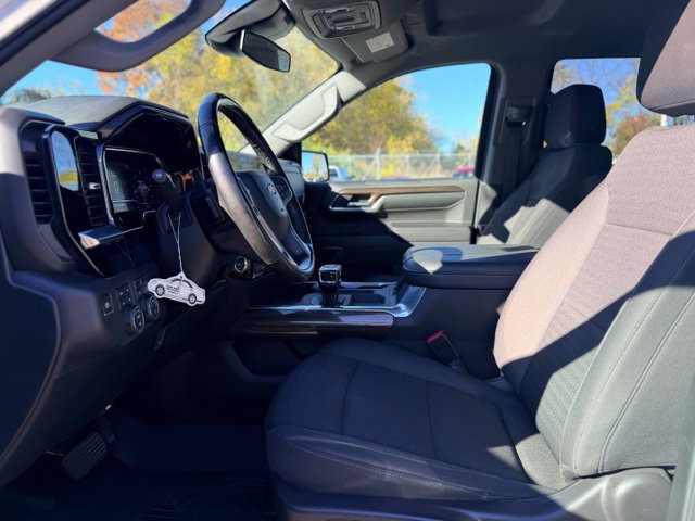 Used 2024 Chevrolet Silverado 1500 LT AWD/4WD image 7