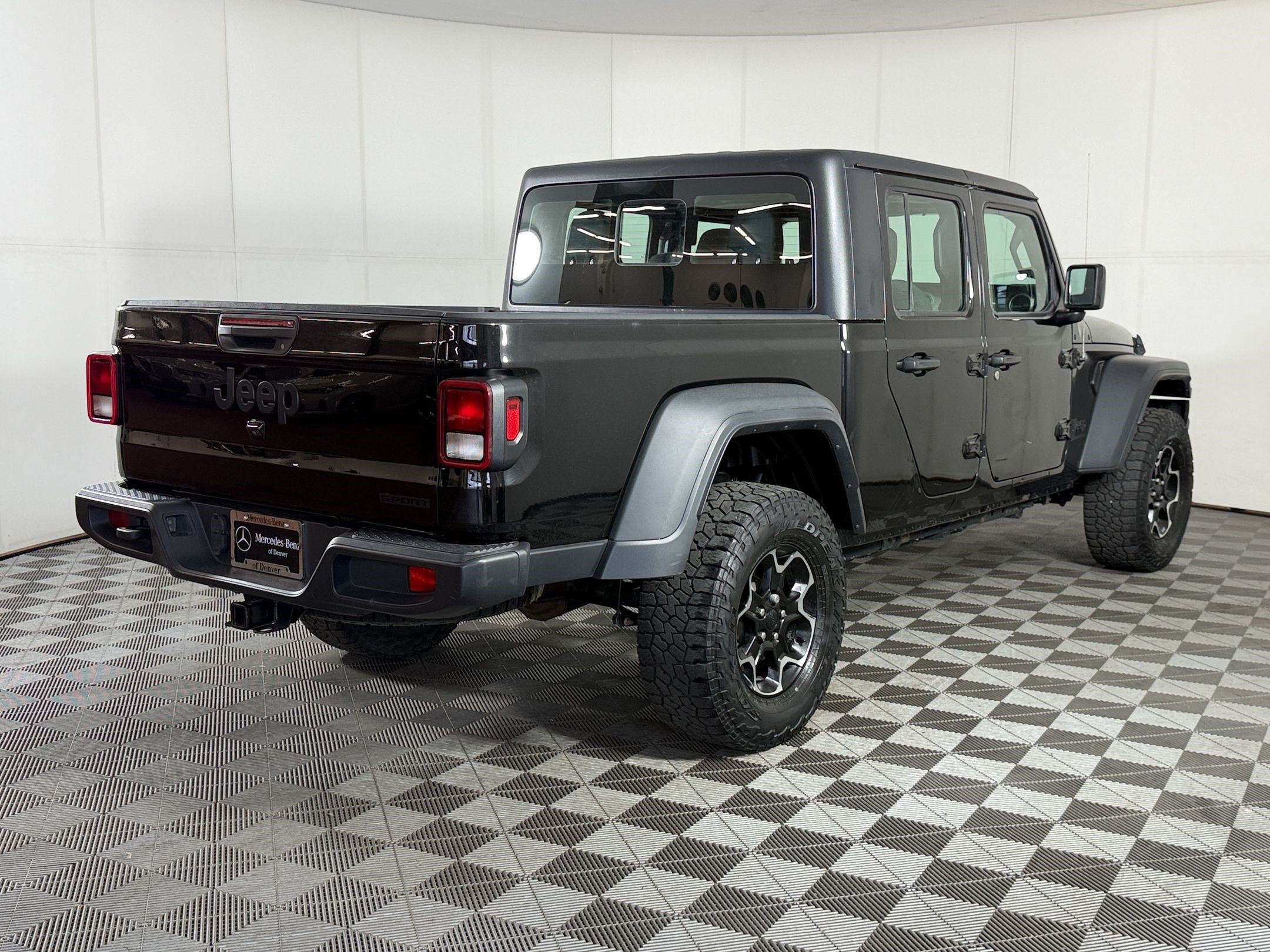 Used 2021 Jeep Gladiator Sport AWD/4WD image 9