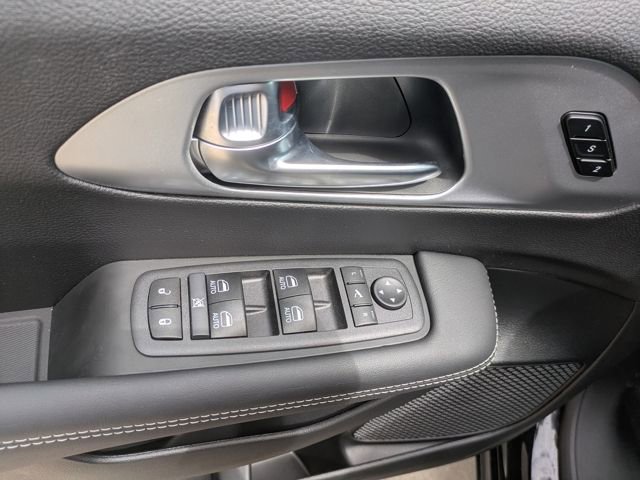 New 2026 Chrysler Pacifica Limited image 11