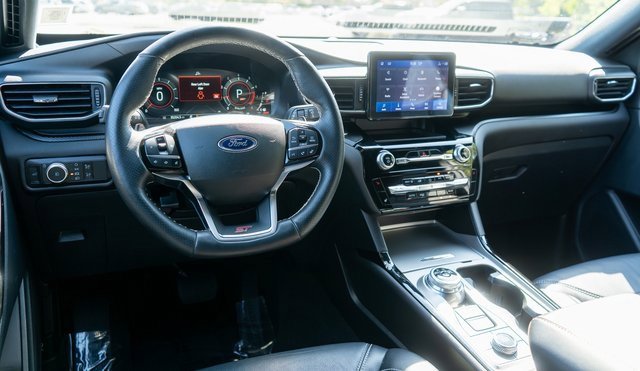 Used 2022 Ford Explorer ST w/ ST Street Pack image 13