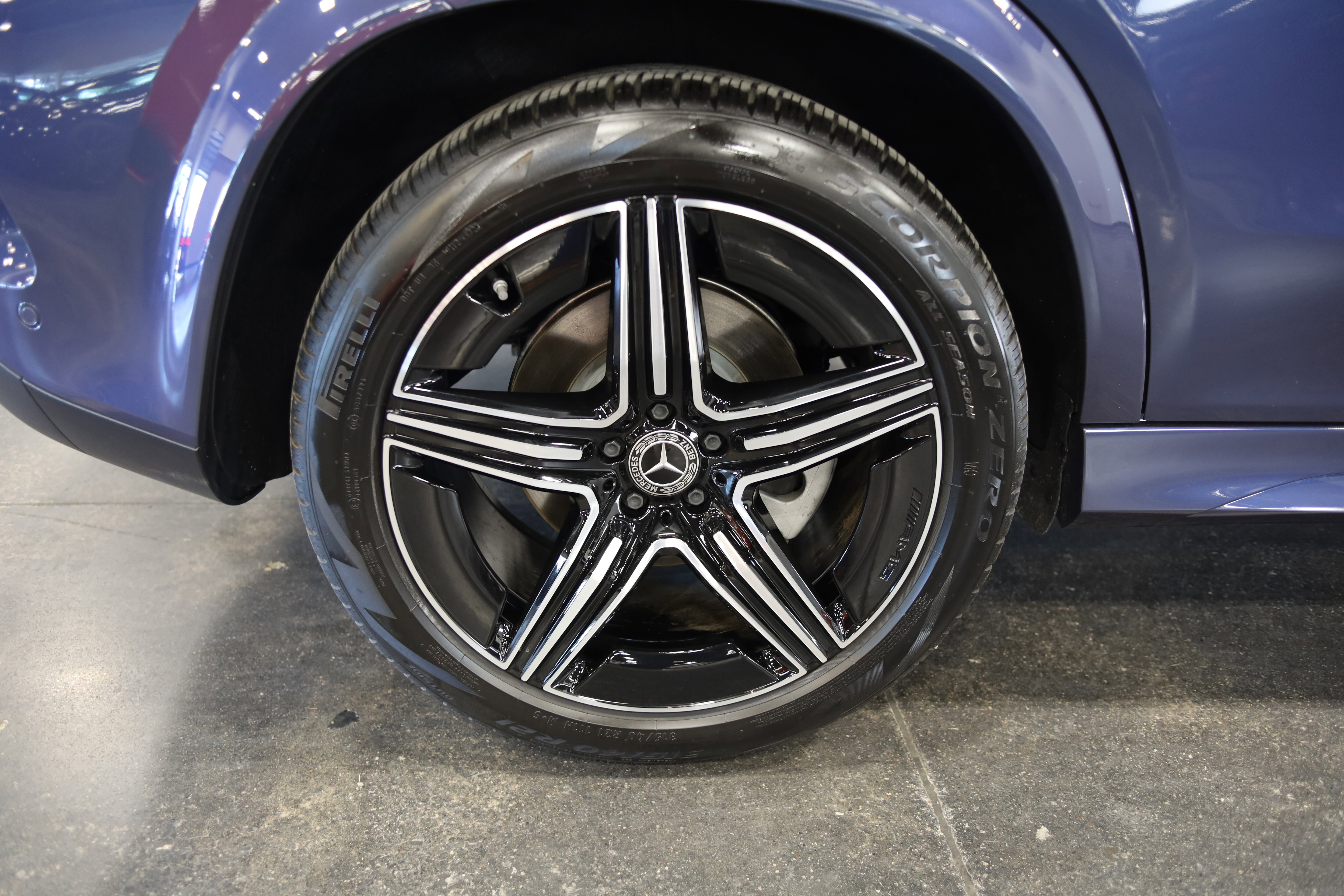 Used 2024 Mercedes-Benz GLE 350 4MATIC image 11