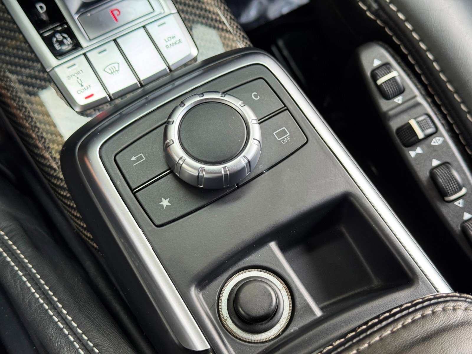 Used 2018 Mercedes-Benz G 550 Squared image 34