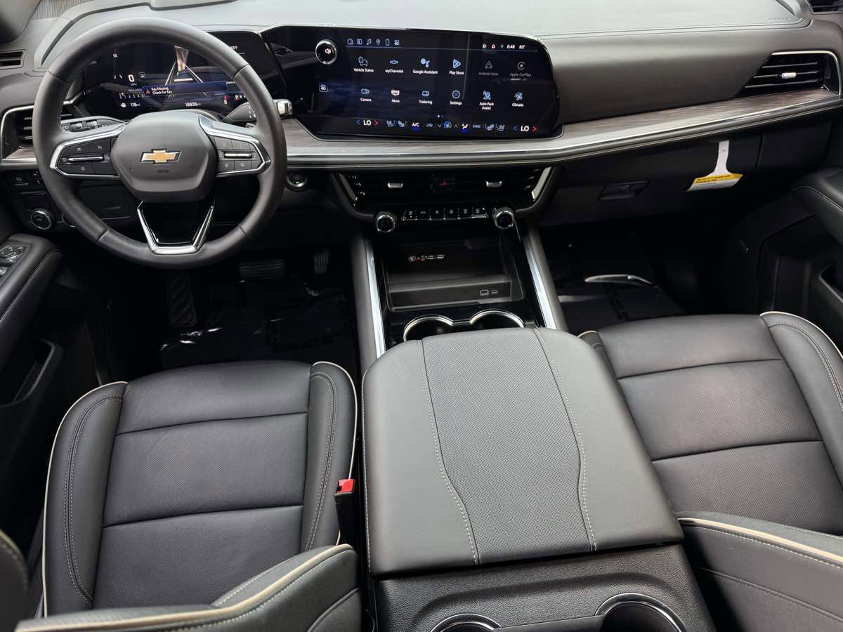 Used 2025 Chevrolet Suburban Premier image 19