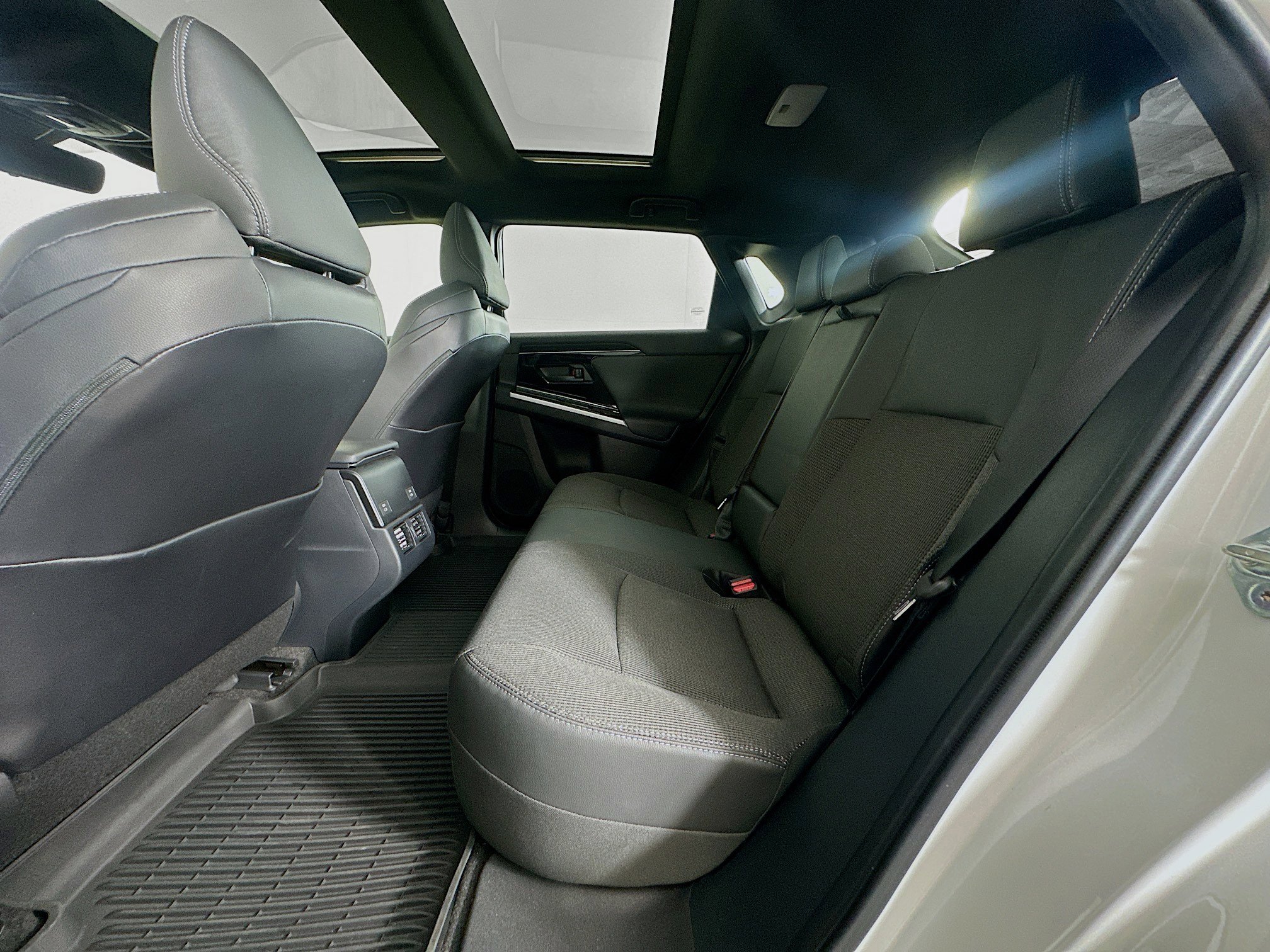 Used 2023 Toyota bZ4X XLE w/ Weather Package FWD image 28