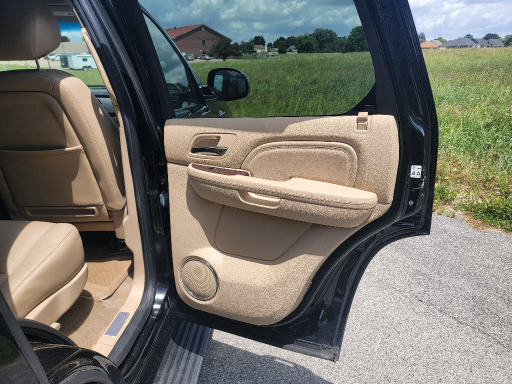 Used 2014 Cadillac Escalade Premium AWD/4WD image 31