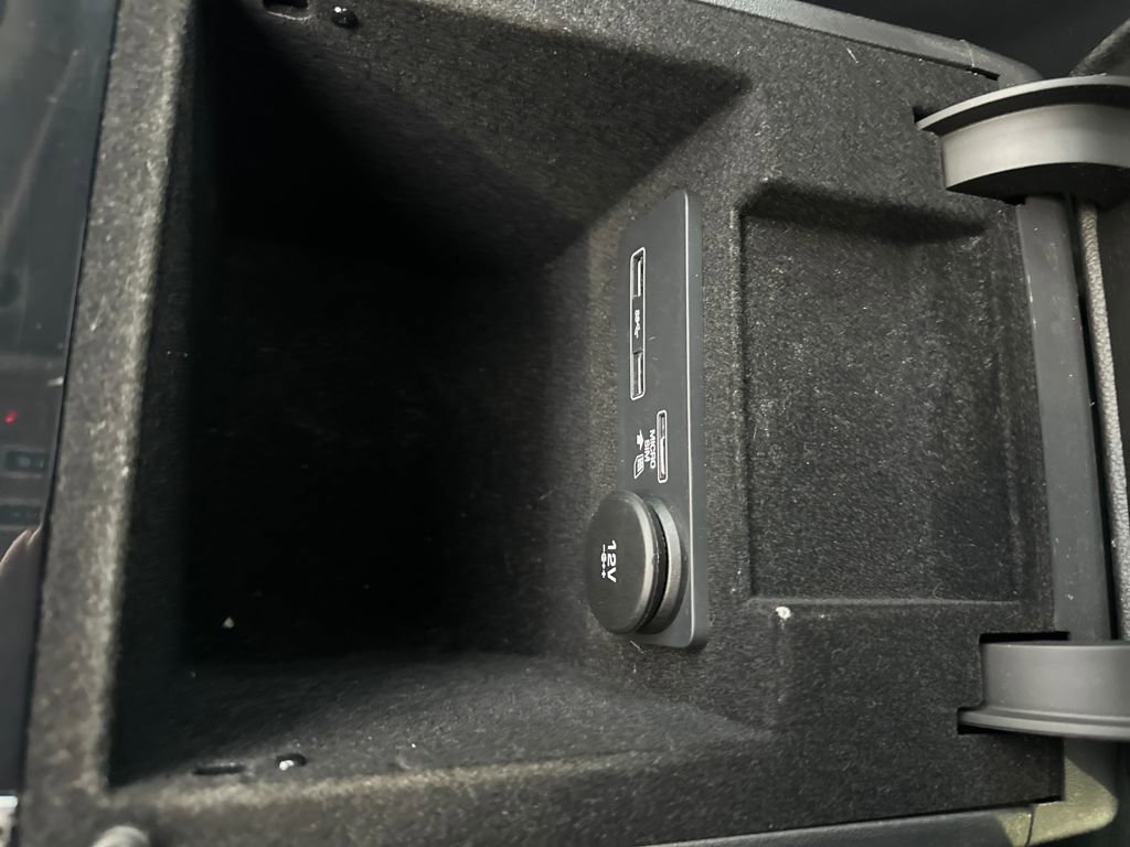 Used 2020 Jaguar F-PACE Prestige image 27