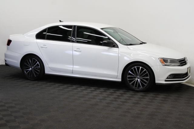 Used 2016 Volkswagen Jetta Sport FWD image 4