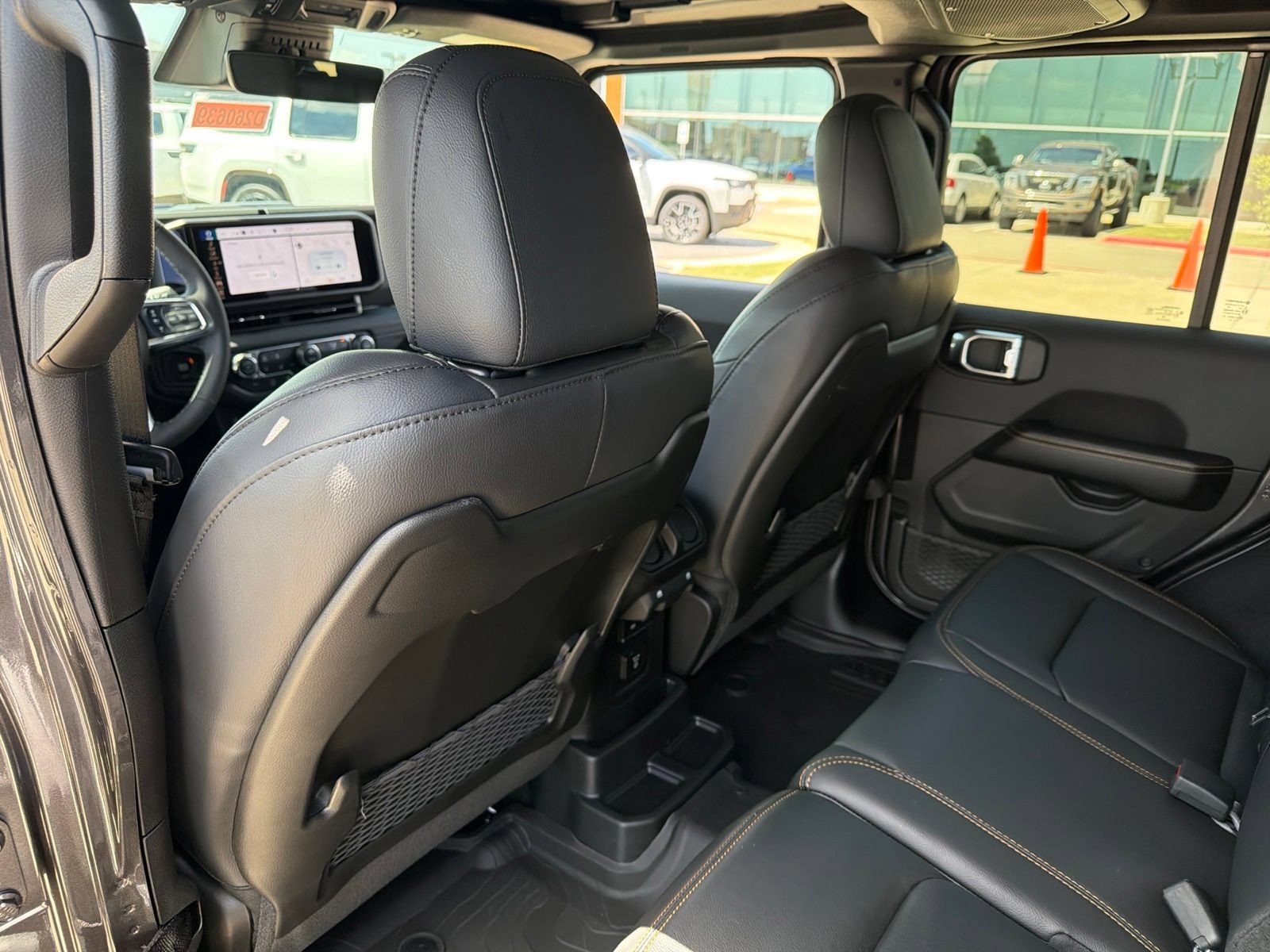 New 2026 Jeep Wrangler Unlimited Sahara AWD/4WD image 16