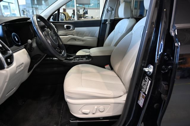 Used 2023 Kia Sorento SX image 9