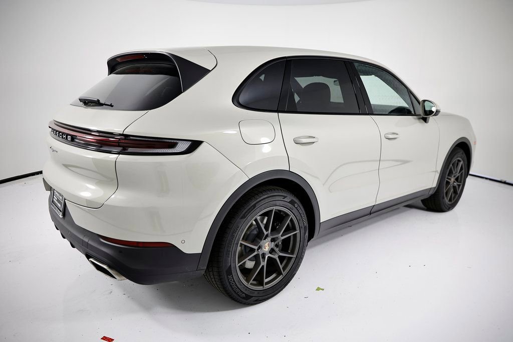 Certified 2025 Porsche Cayenne AWD/4WD image 7