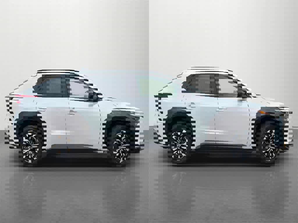 Used 2025 Toyota bZ4X XLE image 7