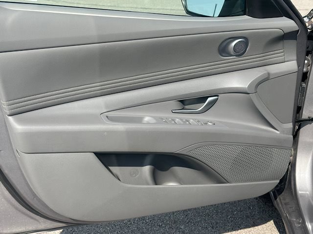 Used 2024 Hyundai Elantra SEL w/ Convenience Package FWD image 17