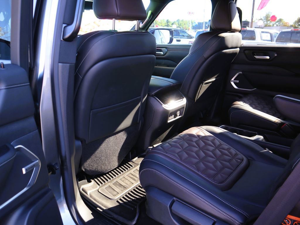 New 2025 Nissan Armada Platinum Reserve image 11