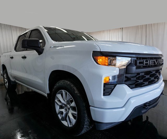 Used 2024 Chevrolet Silverado 1500 Custom image 2