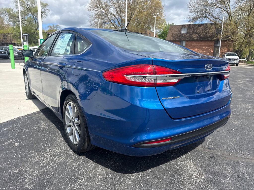 Used 2017 Ford Fusion SE w/ Fusion SE Technology Package FWD image 9
