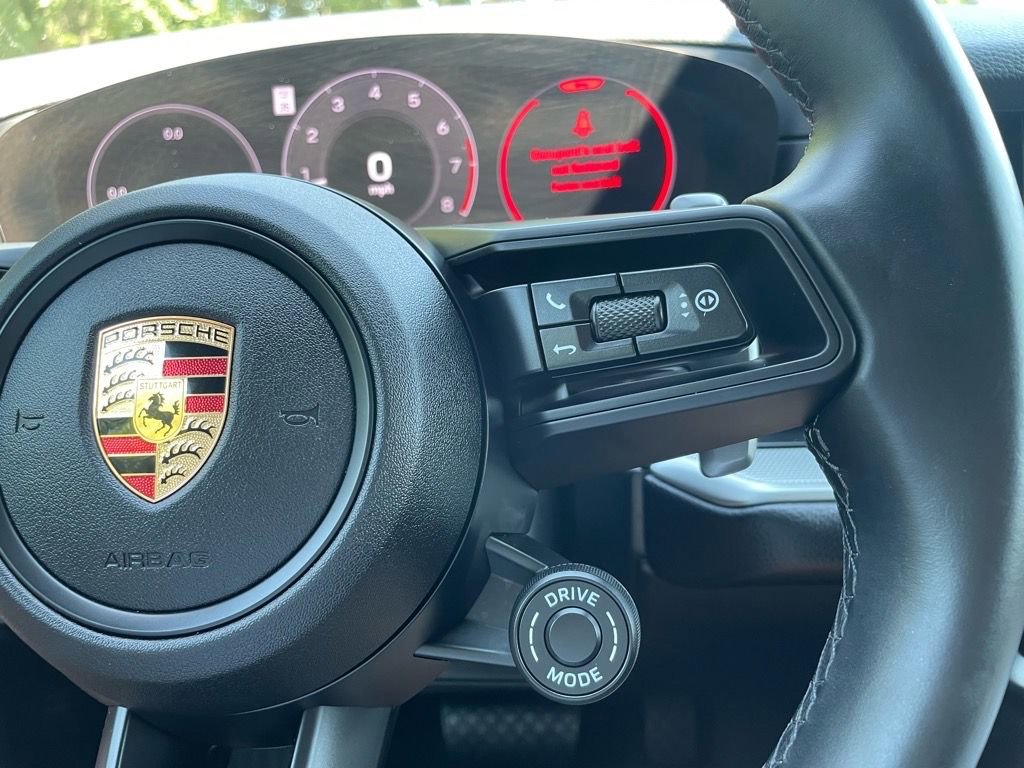 Used 2024 Porsche Cayenne Coupe image 9