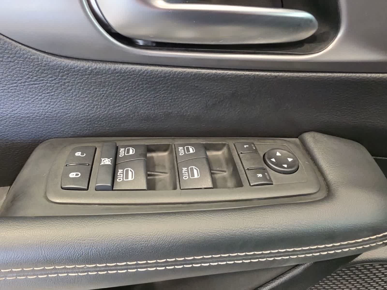 Used 2025 Chrysler Pacifica Select FWD image 17