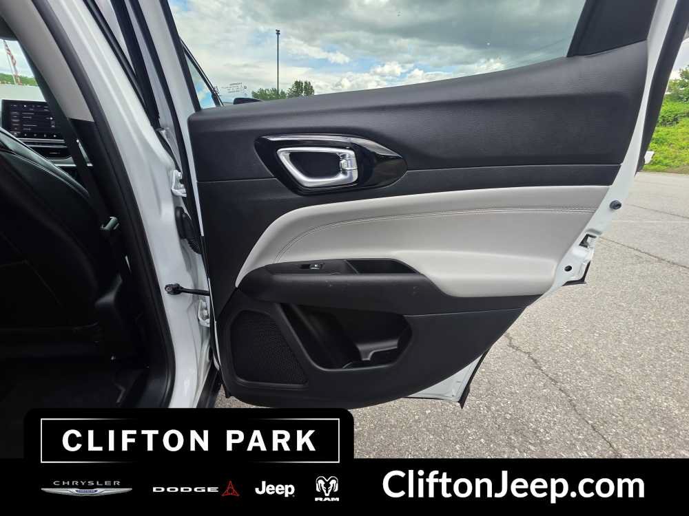 Used 2022 Jeep Compass Limited AWD/4WD image 17