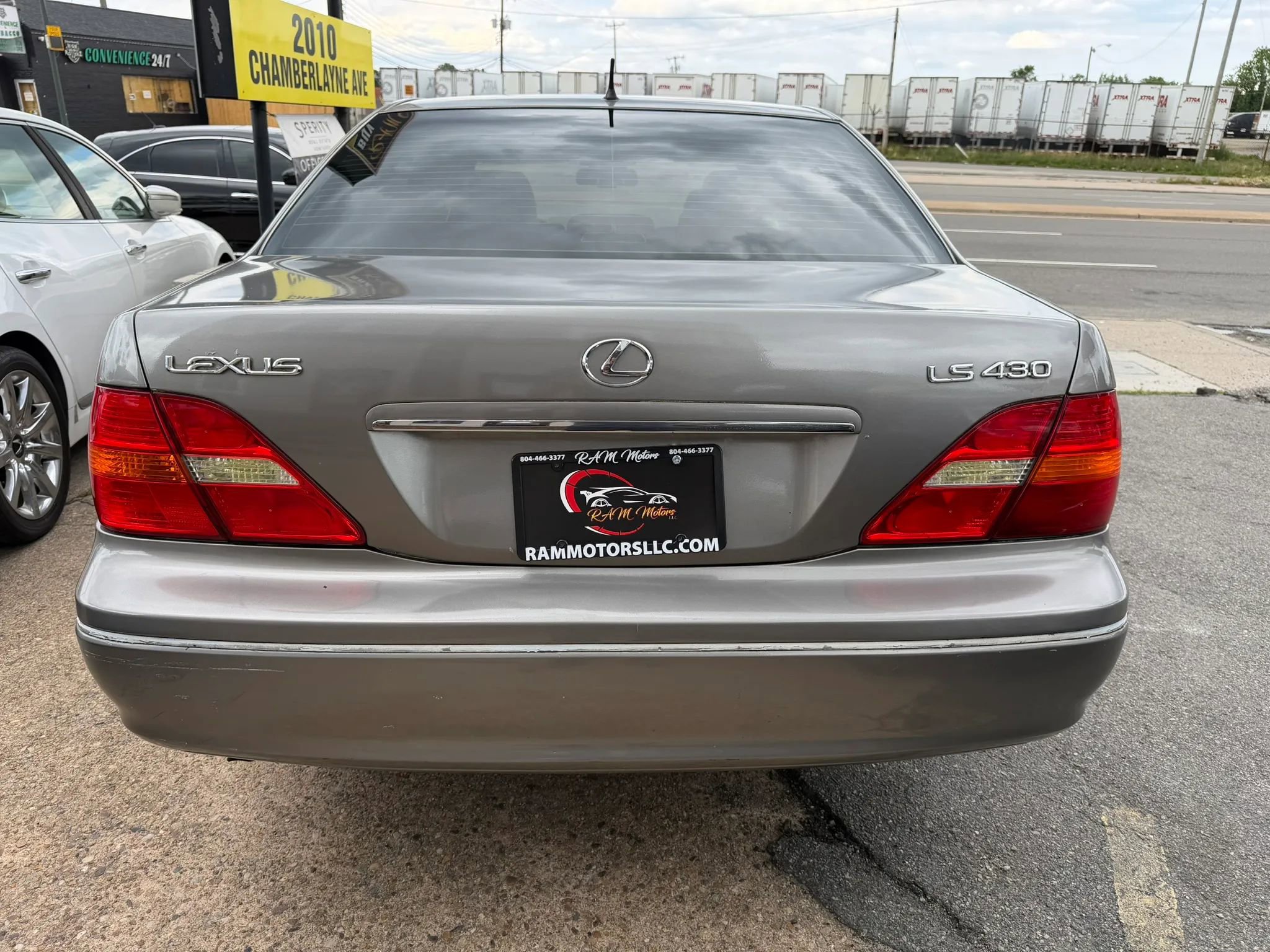 Used 2002 Lexus LS 430 RWD image 4