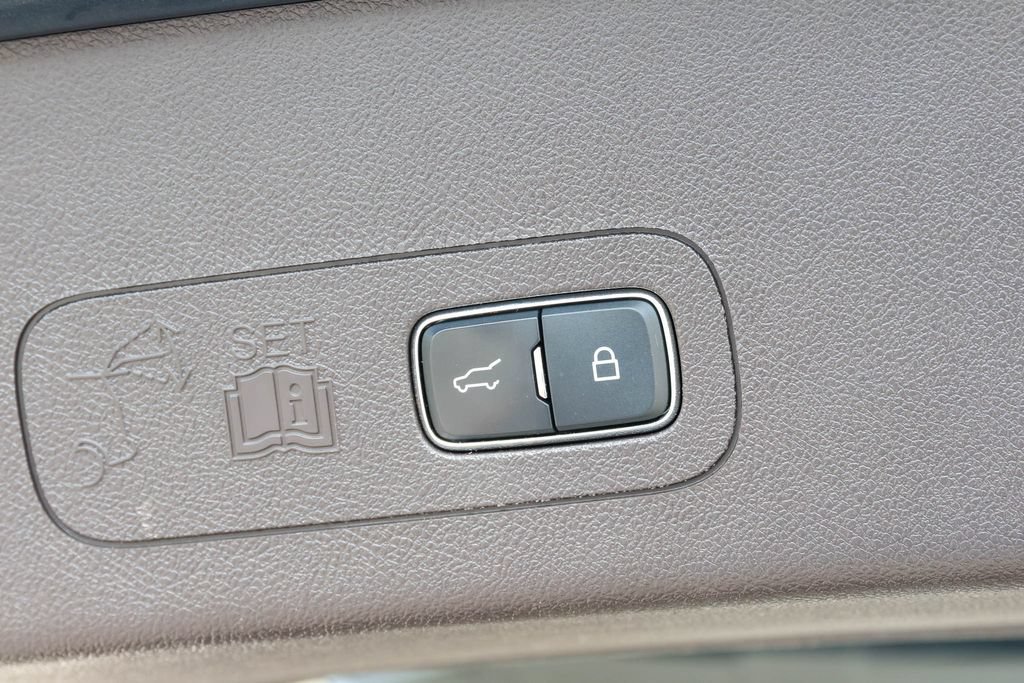 Used 2023 Lincoln Aviator Black Label w/ Class IV Trailer Tow Package AWD/4WD image 10
