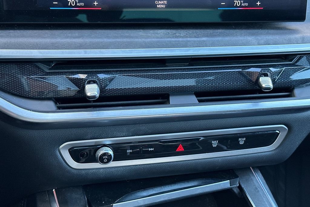 Used 2023 BMW X7 xDrive40i w/ M Sport Package image 23