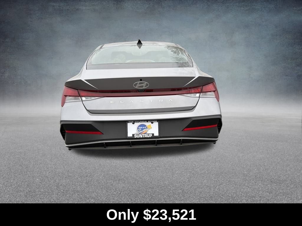 Used 2026 Hyundai Elantra SE w/ Cargo Package image 4