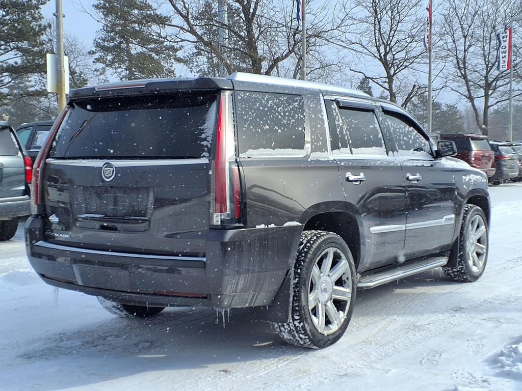 Used 2015 Cadillac Escalade Luxury image 4