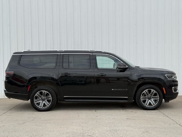 Used 2024 Jeep Wagoneer L Series II RWD image 3