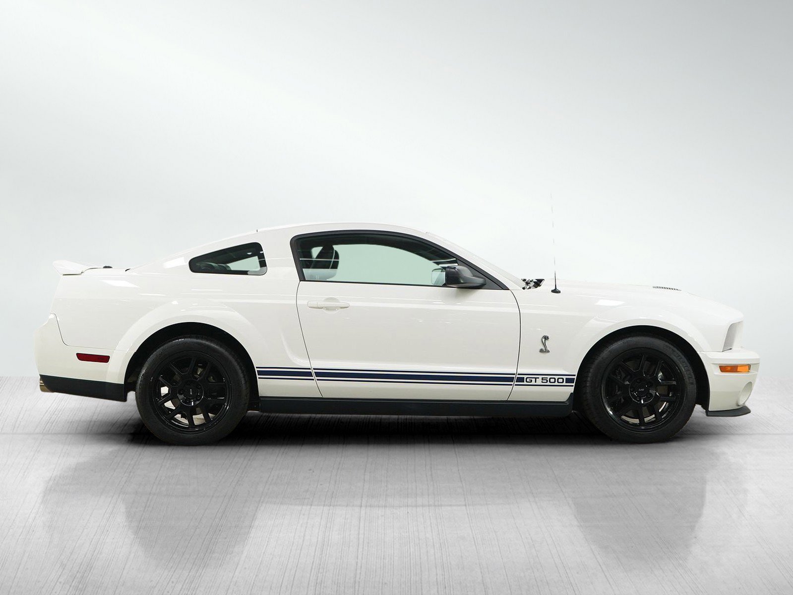 Used 2007 Ford Mustang Shelby GT500 RWD image 6