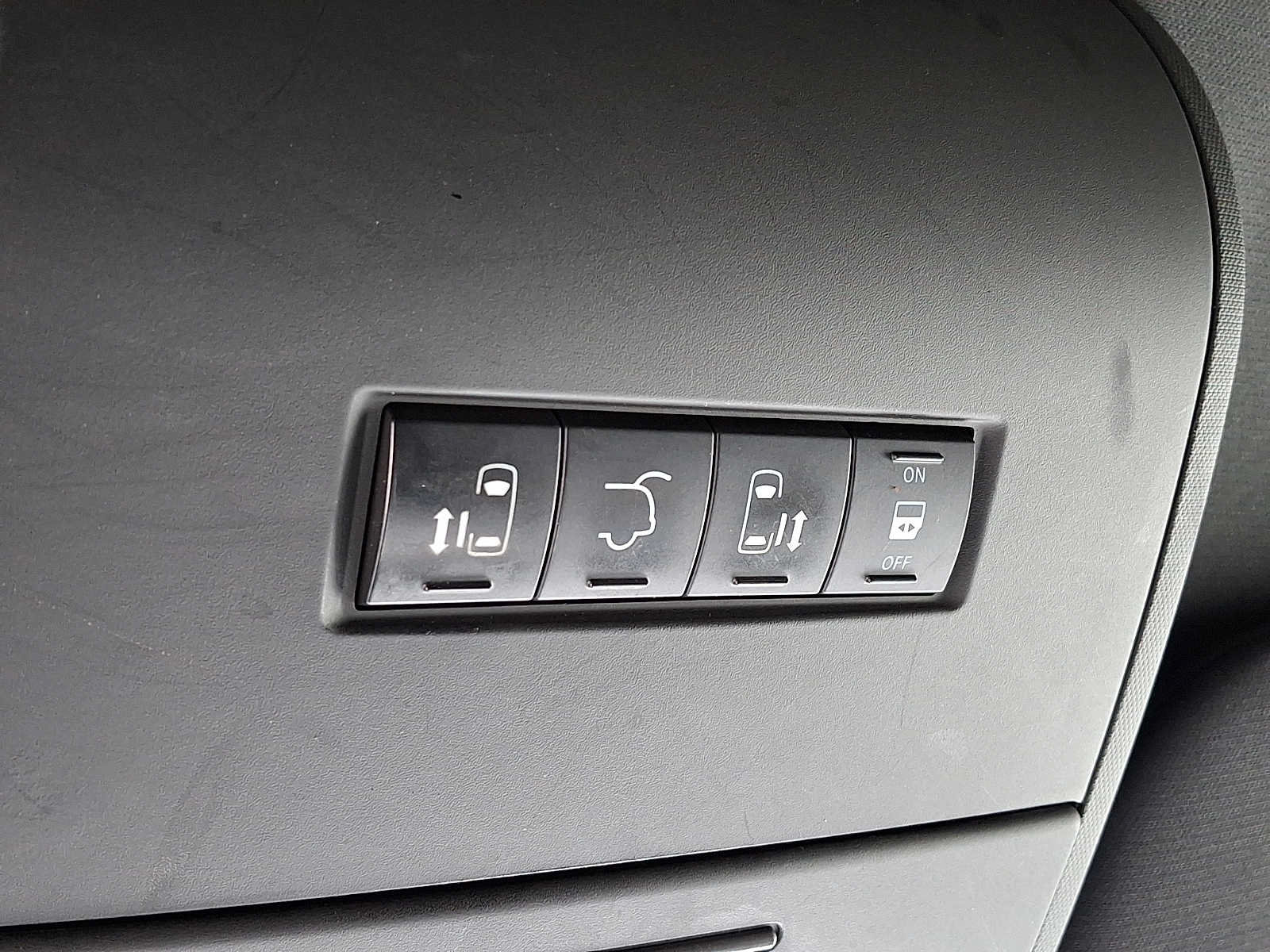 Used 2014 Chrysler Town & Country S FWD image 27