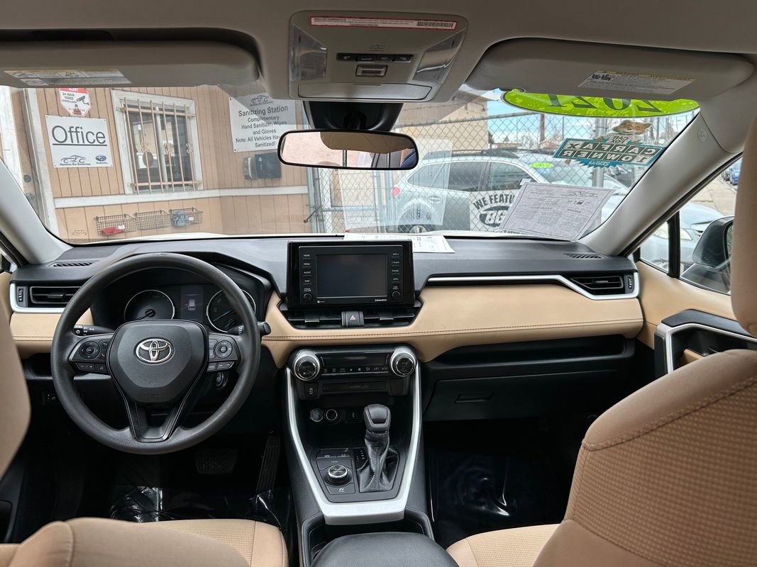 Used 2021 Toyota RAV4 LE image 14