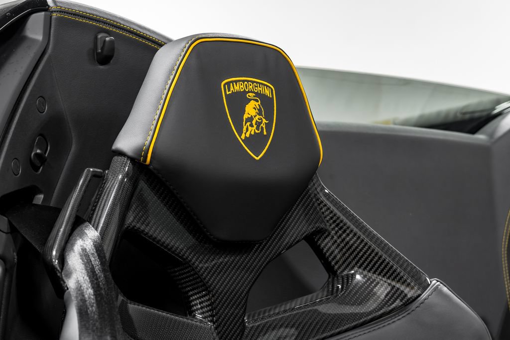 Used 2022 Lamborghini Huracan EVO RWD image 35