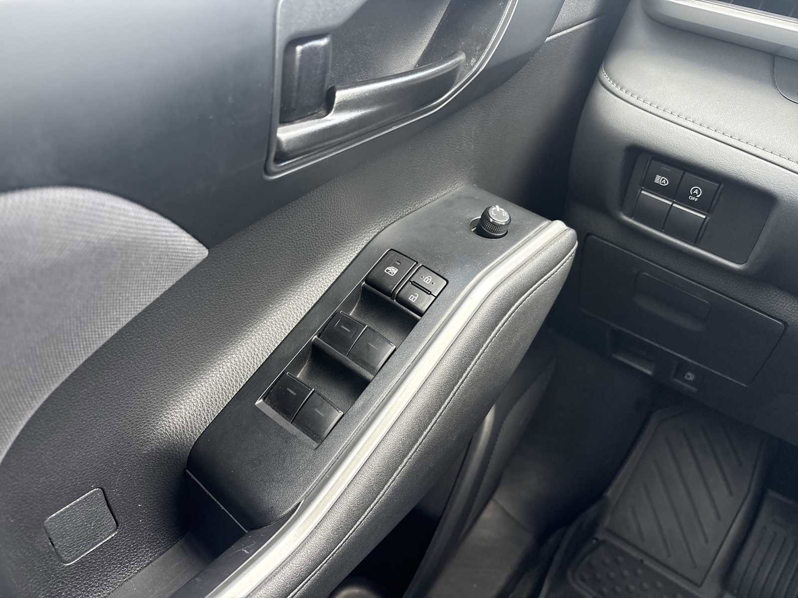 Used 2023 Toyota Highlander L image 15