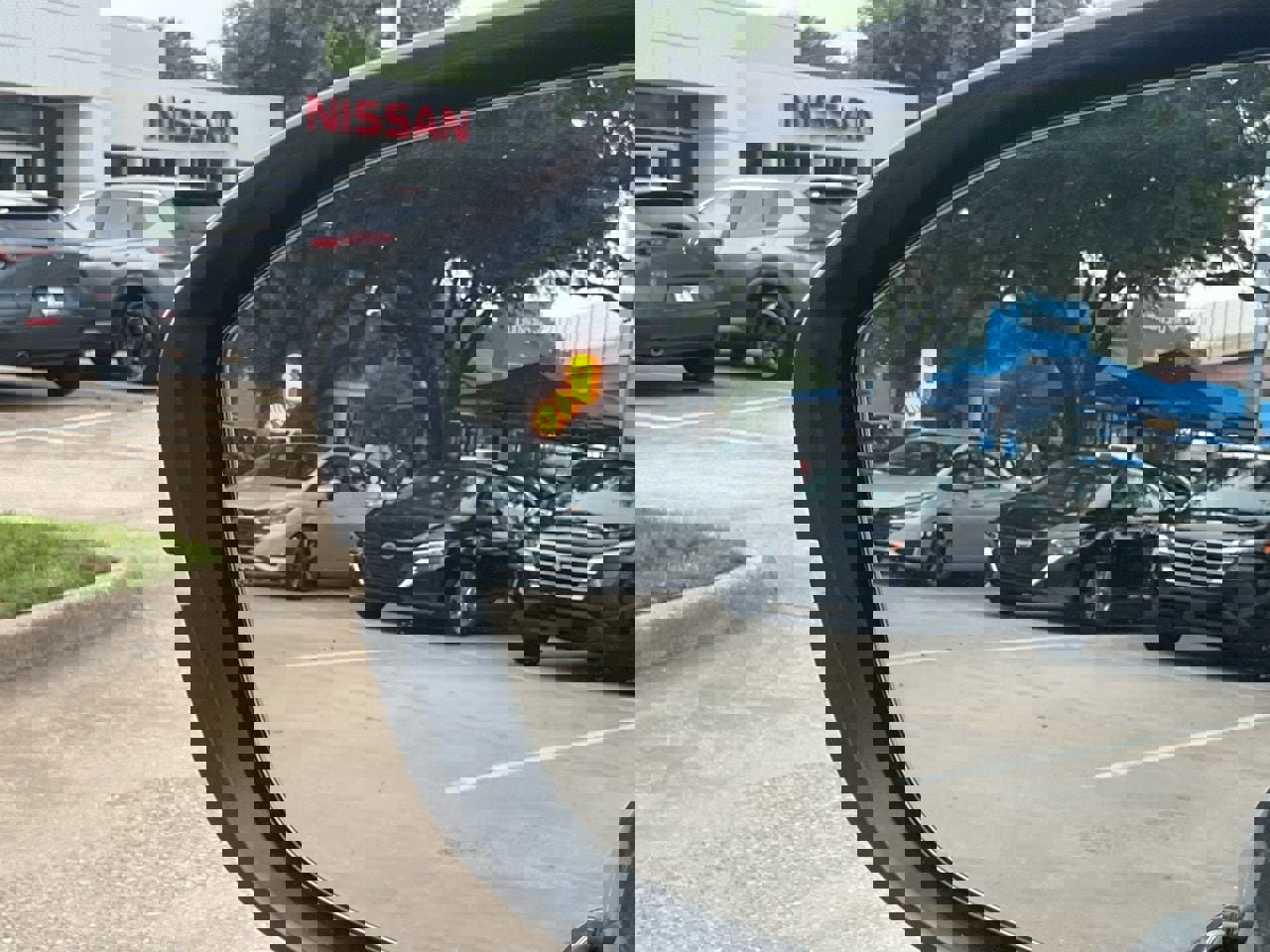 Used 2025 Nissan Pathfinder SV FWD image 21