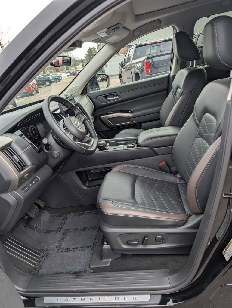 Used 2025 Nissan Pathfinder Platinum w/ Cargo Package AWD/4WD image 13
